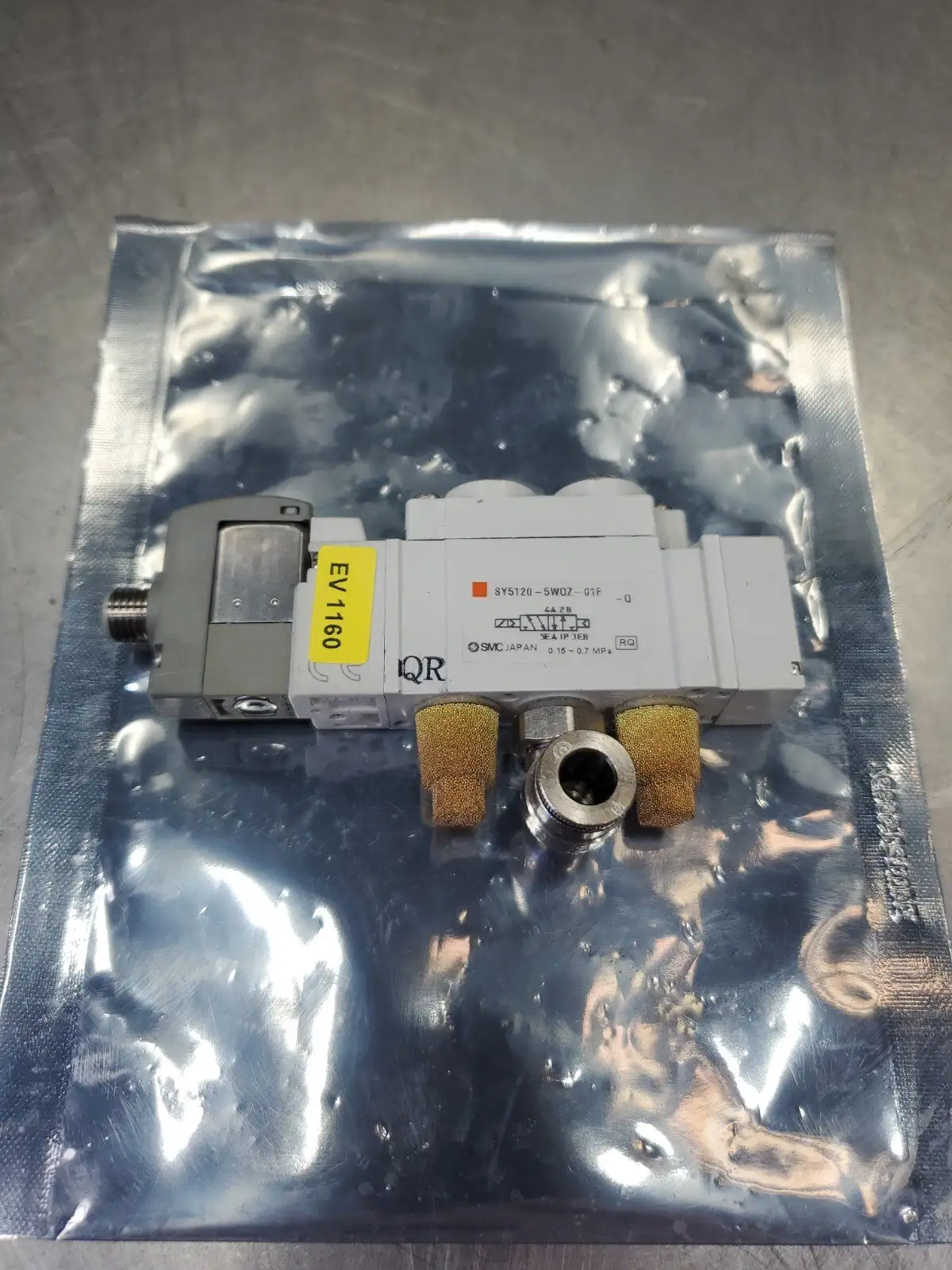 SMC SY5120-5WOZ-01F-Q 0.15~0.7MPa SOLENOID VALVE. 6D-14