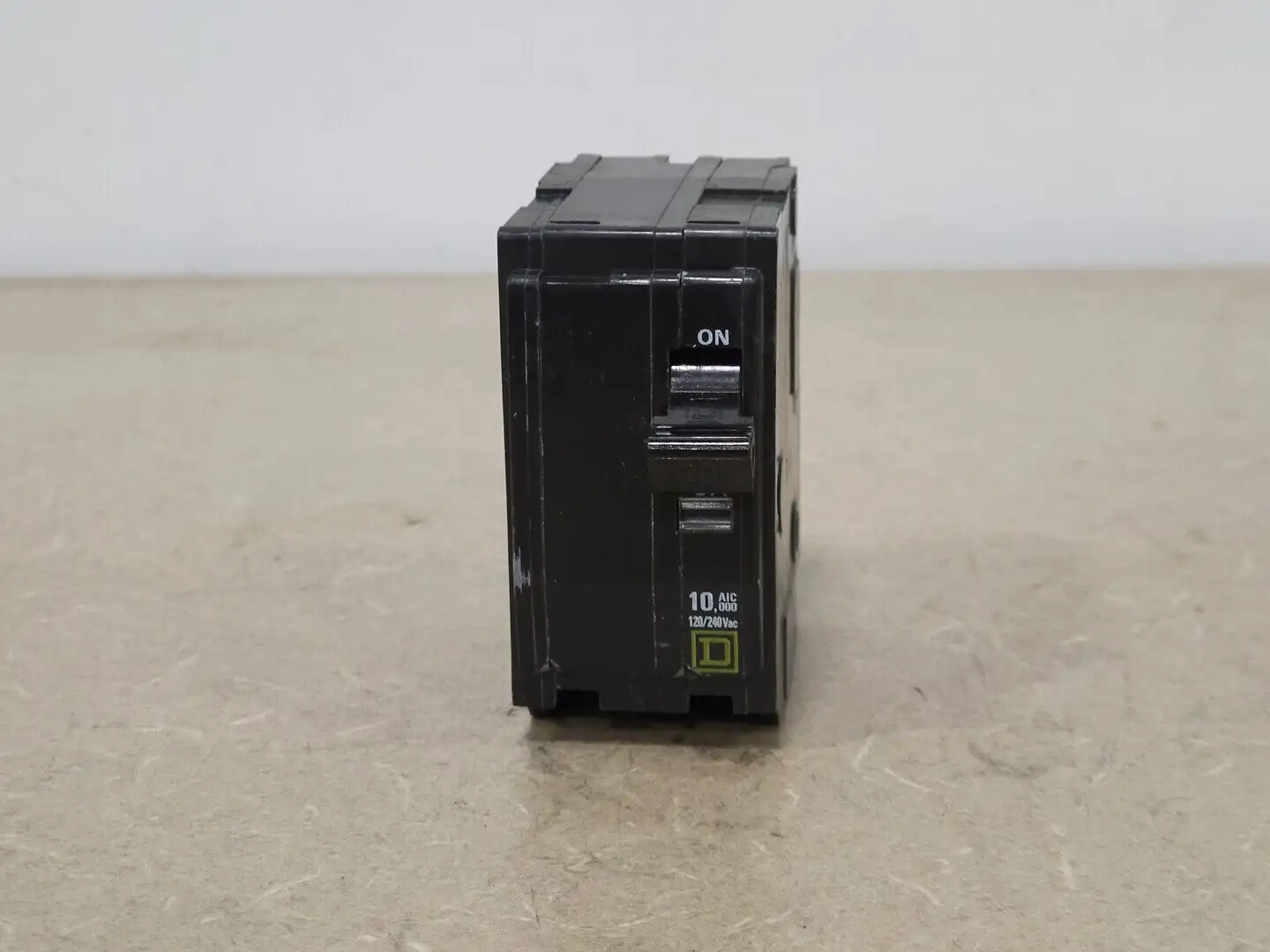USED SQUARE D QO220