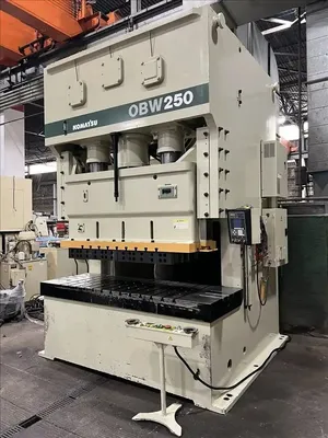 2000 KOMATSU #OBW-250-2 OBI / Gap Frame Press | Universal Press & Machinery (UPM) (2)
