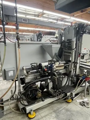 2005 CINCINNATI-MILACRON Magna V30-S Injection Molders - Shuttle Type | Machinery Center (3)