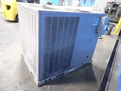 USED CARRIER CORPORATION 38AUQD12A0M6A0A0A0