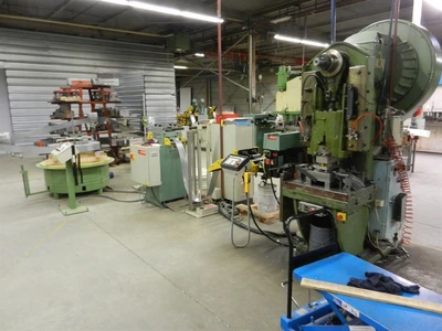 USED COMPLETE LINE FOR FIXTURES OF FLUORESCENT LIGHTING