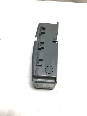 Honeywell T775M2048 Temperature Controller