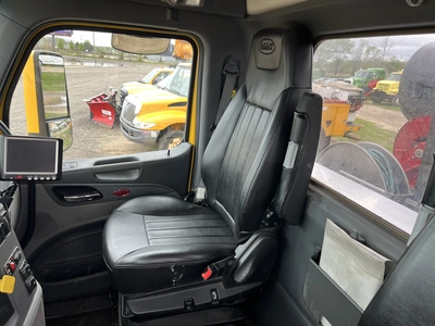 USED 2017 PETERBILT 567 6X4