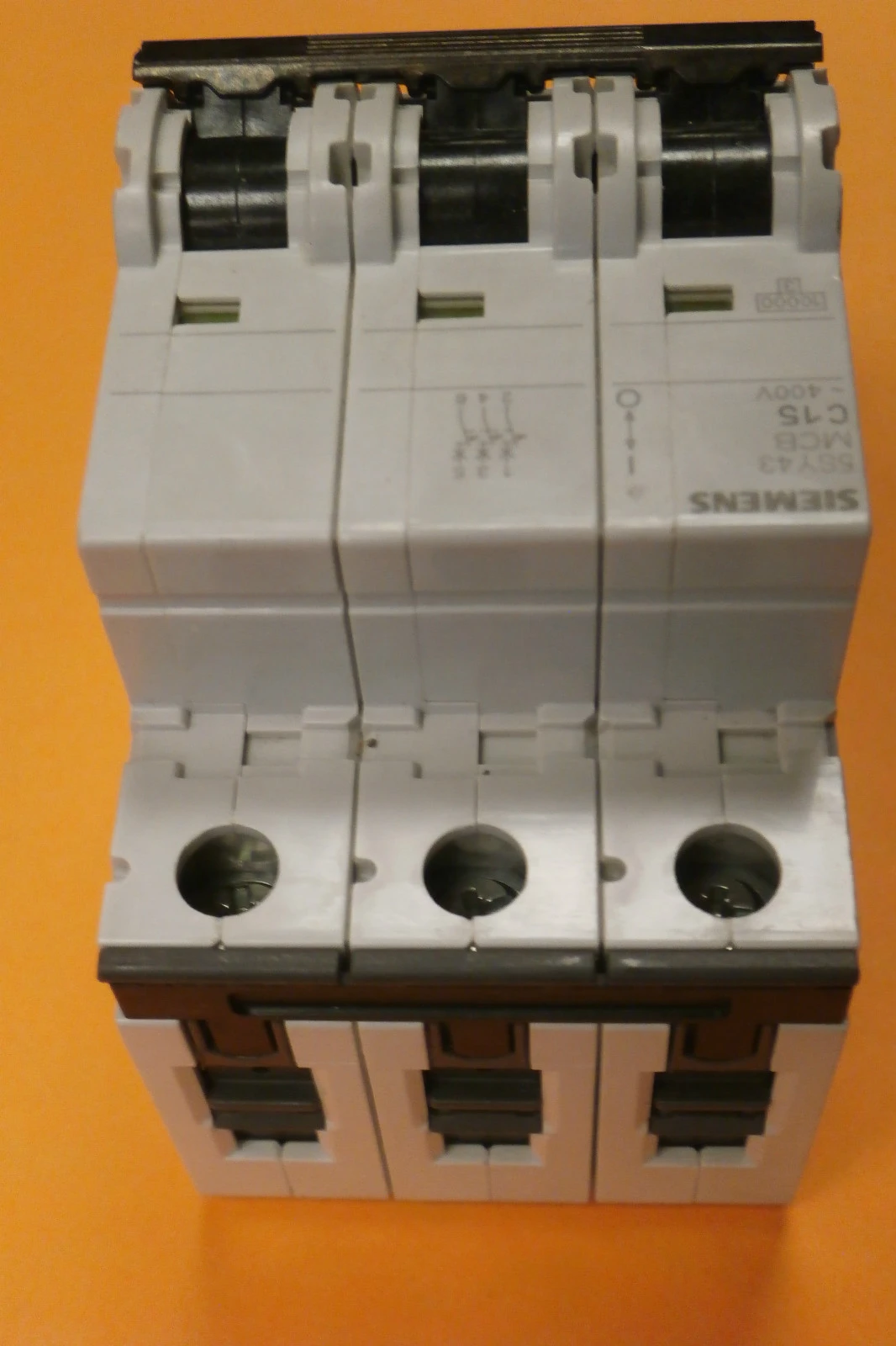 NEW Siemens 5SY4318-7
