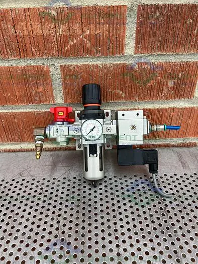 Used SMC NAW3000-N03 FILTER REGULATOR 0.05-0.85MPA W/ SMC PNEUMATIC / SOLENOID  VALVE Valves/Fittings California US | Equipment Lab #485487
