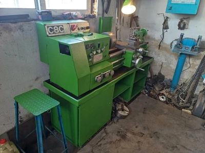 ZMM Centre Lathe, in very good used condition, visible under power, video, POA