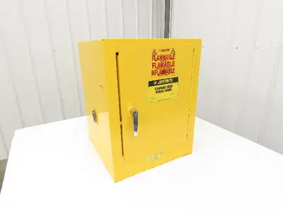 Justrite 25040 Flammable Cabinet 4 Gallon Capacity Yellow Manual Close