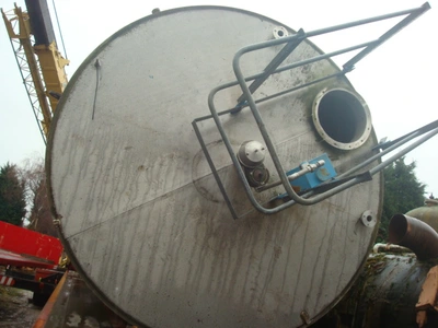 20,000L S/S Vertical Enclosed Tank