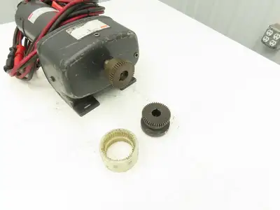 Dayton 4Z617B Gearbox 17.5:1 Speed Reducer 1/2Hp 99 RPM 12VDC 39A 454in/lbs