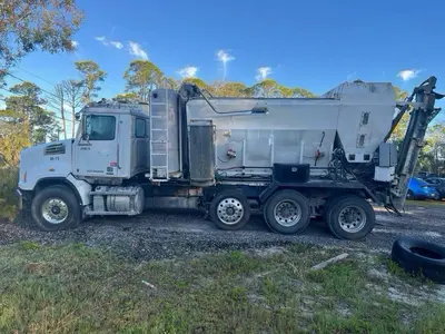 Holcombe HM10H Volumetric Concrete Mixer | Iron Listing (1)