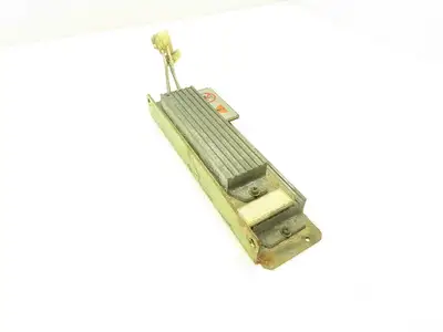 Toyota 24350-13300-71 Resistor Panel off of a Toyota 30-5FBCU25 36 volt Forklift