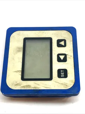 USED SEAMETRICS DIGITAL FLOW RATE & TOTAL INDICATOR MISSING SCREW