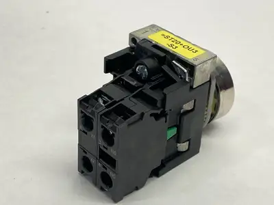 USED SIEMENS 22MM ILLUMINATED PUSHBUTTON RED W/ 3SU1510-0AA10-0AA0