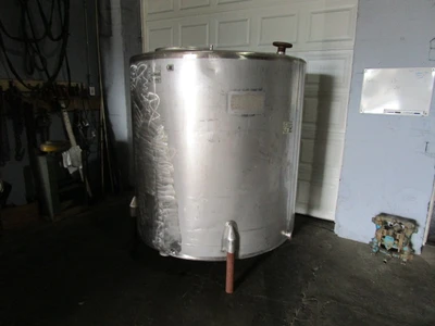 730 gallon Stainless Steel Vertical Tank, on legs