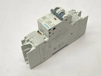 5ST3010-0HG,5SJ4113-7HG42 | Siemens 5SJ4113-7HG42 Circuit Breaker 1P 13A 277V/489V w/ 5ST3010-0HG Switch - Used