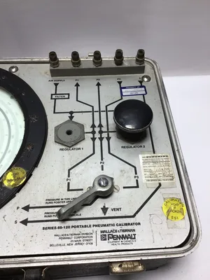 Wallace & Tiernan FU4882 Portable Pneumatic Calibrator 35 PSIG Max Case Press