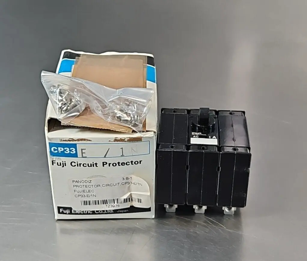 FUJI CP33-E/1N Protector circuit AC 250V 50/60 Hz. Loc4C28