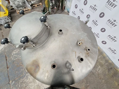 Tenez 2,400 Litre Tanks SS Europe 0-4,999 Litres | Perry Equipment (4)