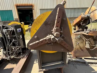 1,250 LB STINGER MODEL #P-1250 PIPE WELDING POSITIONER WITH 30" GRIPPER CHUCK : YOBRO #25214