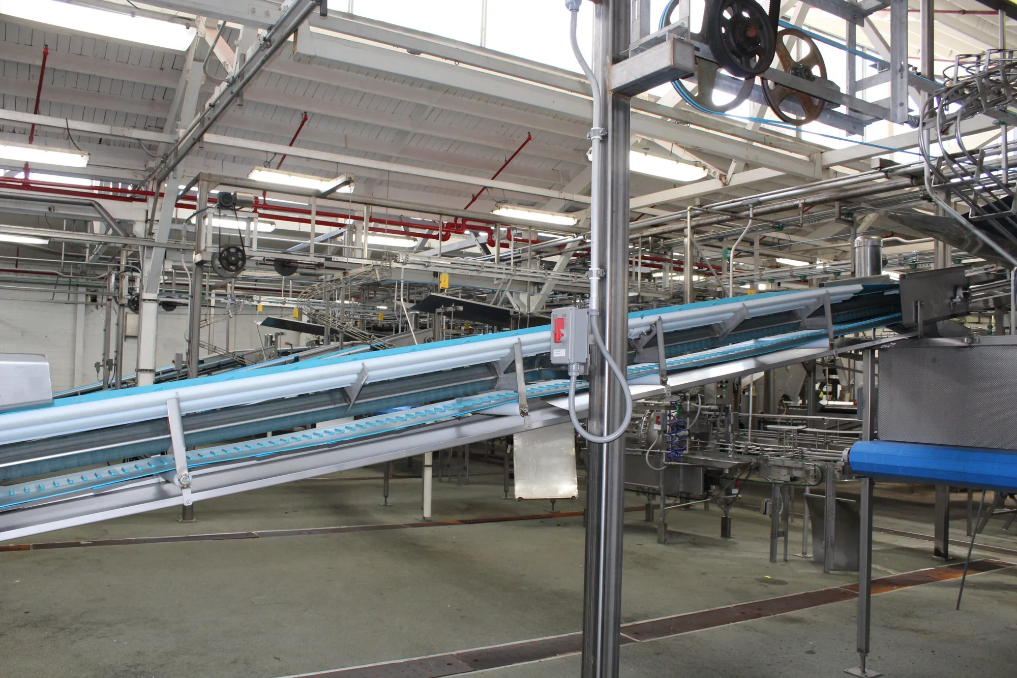 Inclined Hopper Infeed Belt Conveyor
