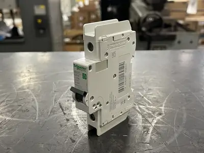 NEW SCHNEIDER ELECTRIC M9F42115