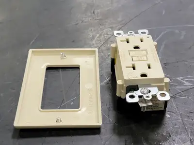 NEW LEVITON 7899-I
