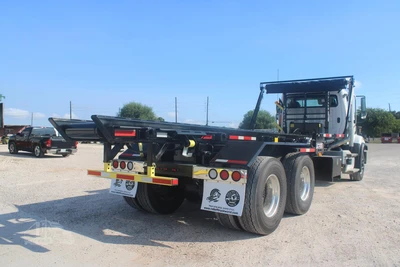 New | in-Stock 2027 FREIGHTLINER 114SD PLUS Rolloff Trucks Texas US | Roll Off Truck World #1507657