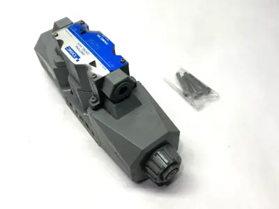 USED TOKIMEC HYDRAULIC DIRECTIONAL CONTROL VALVE 24V