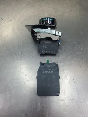 Schneider Electric ZBE-203/ZBV-B4 LED Momentary Switch, Green. 4A-32