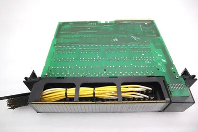 GE FANUC IC697MDL250  INPUT MODUEL 120 VAC #L-241