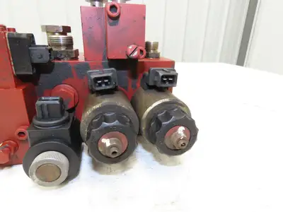 Linde BR 335 Hydraulic 3-Spool Forklift Mast Control Valve Removed From E18C-02