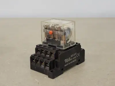 USED OMRON LY4I4N
