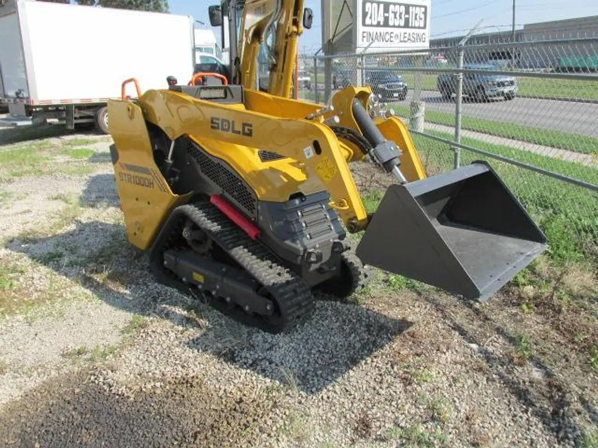 New | in-Stock 2026 SDLG STR1000H MINI SKID STEER STAND BEHIND Skid Steer Loaders Manitoba CA | Conquest Truck & Auto Sales #1421354