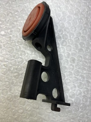 ** Preowned 24 Piece Rubbermaid Shoe  Support Brackets 610 Fast Shipp 40002700#