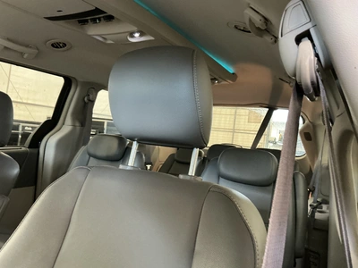USED 2009 CHRYSLER TOWN AND COUNTRY