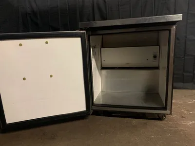174-0039 True TUC-27 Undercounter Self Contained Cooler