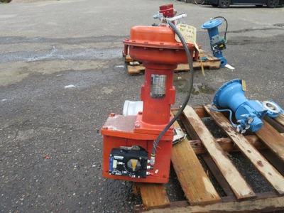 Honeywell Flowing 6"-150 Rotary Valve with Actuator and Positioner