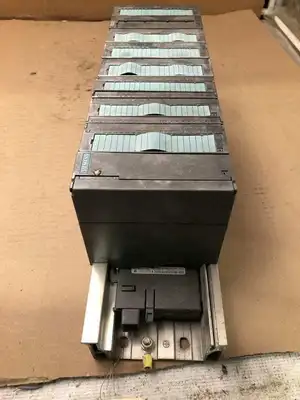 Siemens SIMATIC ET-200M PLC Interface Module 153-1AA02-0XB0 w/ 8 Modules / Rack
