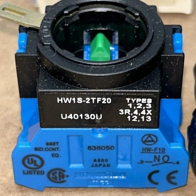 (1) IDEC HW1L-M2F11QDG-24V (1) HW1S-2TF20,(1) HW4B-V4F11-R  NIB