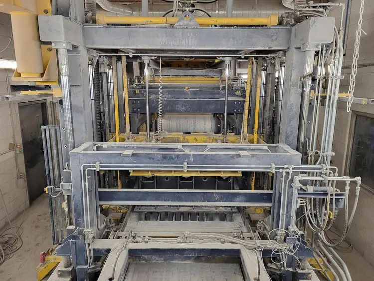 Used 2007 OMAG 1200X1100 Block Making Machines Quebec CA | DIT Equip #1412383