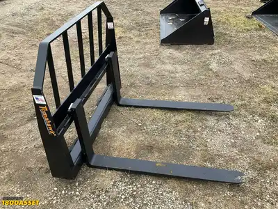 New Tomahawk 42” skid steer fork attachment, 42”L x 4”W forks, 2800lb capacity, skid steer quick...