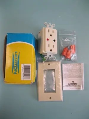 NEW Leviton 7410G