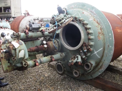 2,500 L Hastelloy C4 clad reactor