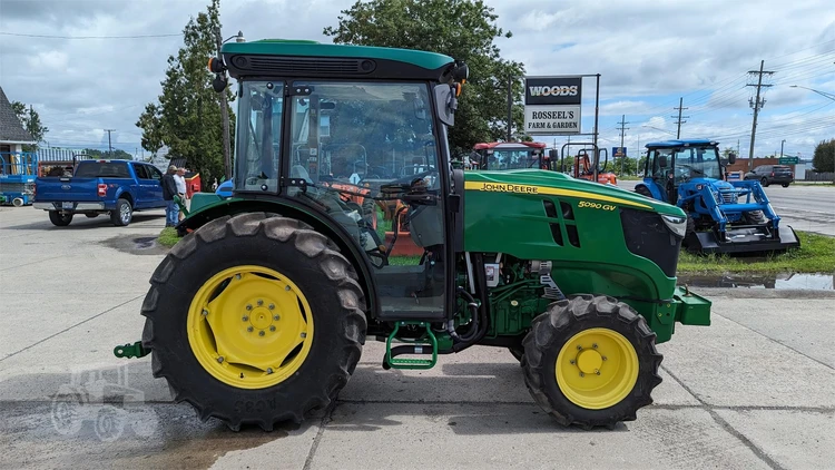 Used 2018 JOHN DEERE 5090GV Agricultural Tractors | Rosseel's Equipment Inc #720634