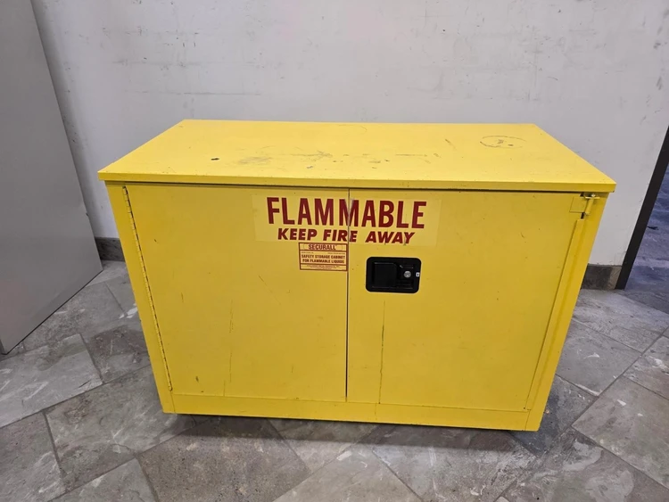 Used _UNKNOWN_ 6456456546546546 Biological Safety Cabinets California US | Amiron Machinery #1389334