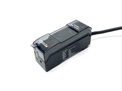 CZ-V21A | Keyence  RGB Digital Sensor Amplifier Unit, NPN - Used