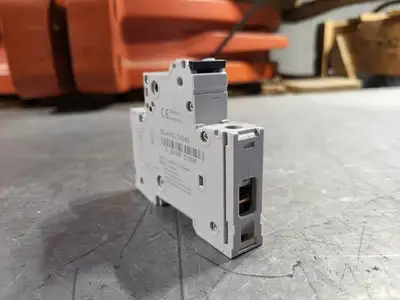 NEW SIEMENS 5SJ4102-7HG40