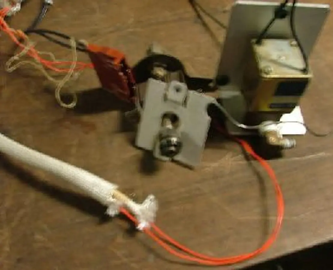 QTY. 1. HEWLETT PACKARD 5890 VALCOR VALVE AND BRAC...