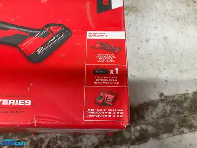 Milwaukee M18 18V Lithium-Ion Cordless Oscillating Multi-Tool Kit with Battery and Charger, New